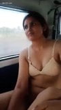 Desi vhabi fa sesso in auto snapshot 1