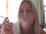 Jessica fumando 1 snapshot 7