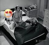 Madrastra británica montando hijastro en cama compartida snapshot 12