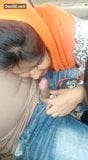 Seksi bhabhi mengisap ayam di mobil snapshot 1