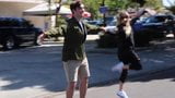 Avril Lavigne cu skateboarding snapshot 2