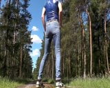 Mojando jeans en el bosque snapshot 4