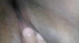 Моя сука мастурбує свою красиву маленьку кицьку snapshot 6