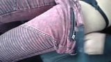 Puta masturbándose en coche snapshot 2