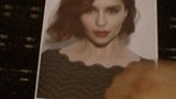 Emilia Clarke - Sperma-Tribut snapshot 4