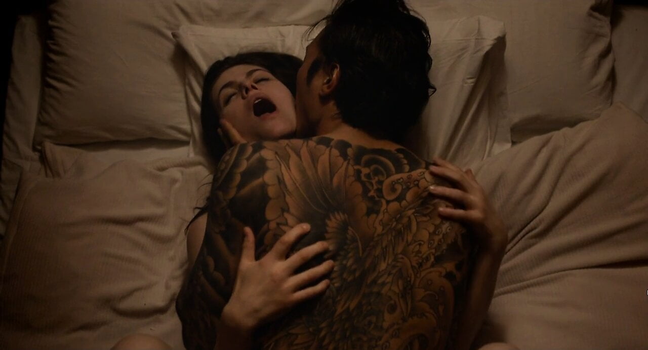 alexandra daddario นมในสาวหลงและรักโรงแรม