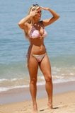 Chloe Meadows - bikini op een strand in Portugal snapshot 3