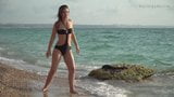 Kim nadara sexy gimnasia junto al mar snapshot 7