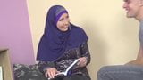 Professora muçulmana sexy dá aula especial snapshot 3
