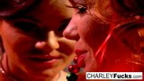 Charley und ihre sexy Freundin ficken snapshot 5