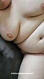 Wanita gemuk dengan vagina gemuk menjadi kacau dan perutnya dimainkan. orgasme muncrat berkali-kali dengan mani muncrat di perut. snapshot 8