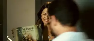 Сүйкімді шлюха ақша үшін күшті жігітті трахает және тез конча