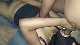 Sri Lankaanse anale seks. Ze begon hevig te kreunen terwijl haar Sri Lankaanse minnaar haar kont harder neukte. snapshot 4