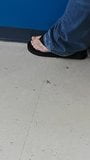 В винном магазине, ступни толстушек с натуральными пальцами ног snapshot 1