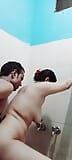 Coppia nella scena del bagno - entrambi soffrono di febbre snapshot 18