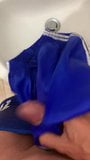 Дрочити і прийти в adidas-glanzshorts з членом. snapshot 3