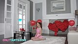 Adik tiri kaget dan senang banget ngeliat kontol besar abang tirinya di hari valentine snapshot 7