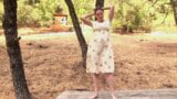 Linda peluda Eleanor Rose tira roupa na floresta snapshot 3