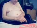 イギリス出身の84歳男性（靴下姿） snapshot 1