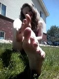 Girl Hot Big Feet Long Toes snapshot 4