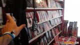 Una compra en el sex shop se convierte en una sesión de sexo!!! snapshot 4