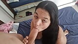 Femeie latino voluptoasă care se mișcă sexy, suge pula și are parte de față cu spermă snapshot 12
