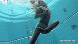 Lucy Gurchenko, bombasse russe poilue, nue dans la piscine snapshot 4