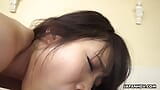 Japans brunette meisje met lang haar Shino Aoi werd ongecensureerd geneukt. snapshot 7