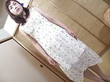 Une MILF japonaise montre qu’elle sait toujours baiser comme une folle snapshot 4