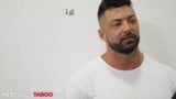 Nextdoortaboo - ein sexy Kerl fickt den italienischen Mechaniker-Stiefonkel snapshot 8