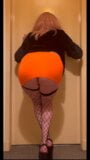 Scottish fabswingers cadela Natalie Heaven balança a bunda snapshot 2