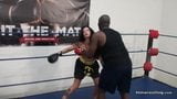 Maria marley interracial mixto boxeo masculino vs femenino snapshot 3