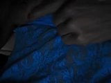 Cgirl gioca con i capezzoli in mutandine blu # 3 snapshot 3