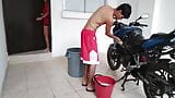 मेरी पत्नी बाइक धोने में मेरी मदद करना चाहती है, लेकिन बस चाहती है कि मैं उसे चोदूं snapshot 1