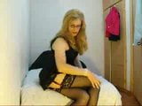 Crossdresser sexy senhora em dessou preto e meias snapshot 4