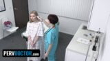 Perv doctor - la jolie fille Harlow West se fait utiliser et baiser dans un trio pervers avec un docteur et une infirmière snapshot 4