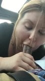 Blonde bbw zuigt grote zwarte lul in de auto snapshot 1