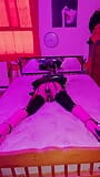 Sissy mucama en Armbinder y tobillo esposado a la cama en castidad snapshot 8