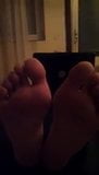 Girl woch muvie i jerk on her soles snapshot 5