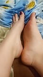Çok güzel bacaklar ve ayak parmakları snapshot 9