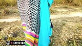 힌디어 오디오로 야외에서 큰 엉덩이와 보지를 보여주는 인도 아줌마 snapshot 9