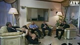 Sexo grupal con Evelyne Foxy y Gyula están maduras cachondas snapshot 7