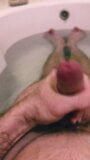 Geringes Stöhnen und Schüsse von Sperma von einem schönen großen Schwanz. Masturbation im Badezimmer snapshot 14