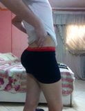 Twink sexy mostrando sua bunda em seu quarto snapshot 1