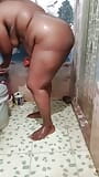 Tamil tetona tía en el baño tocando su muy bonito coño y mostrando sus grandes tetas y gran culo snapshot 10