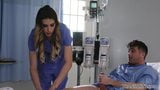 Sexo anal no hospital por um travesti e um cara hetero snapshot 5