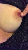 Solo-Nippelspiel, BBW reibt große Nippel snapshot 3