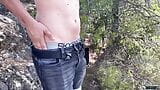 Der freche Twink Sam Carter masturbiert solo und kommt im Freien snapshot 3