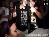 Lesben college-teenager lecken und fingern ficken snapshot 9