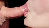 Super close up: kulup jilat dan jilat memek becek! Asmr nyepong kontol pelan-pelan sampai mulutnya dicrot sperma hangat! Video resolusi 4K snapshot 14